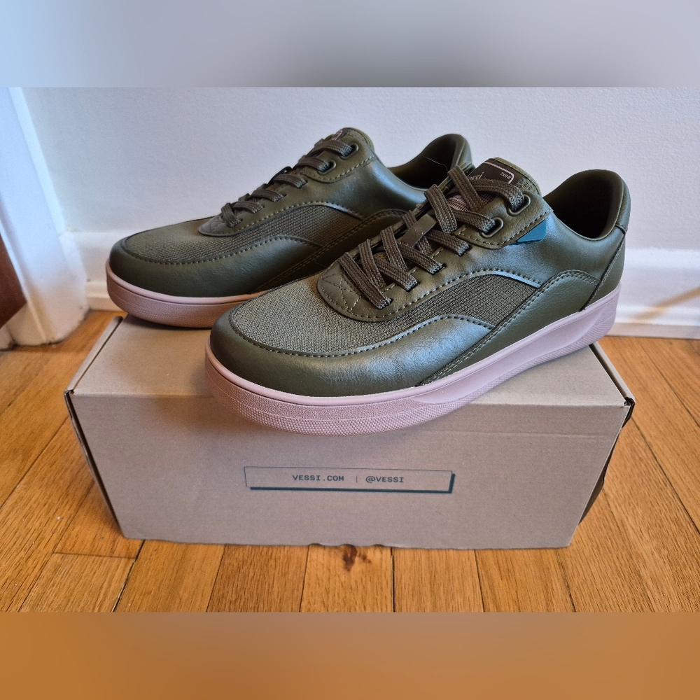 Women's Vessi Courtside Classic in Dark Moss